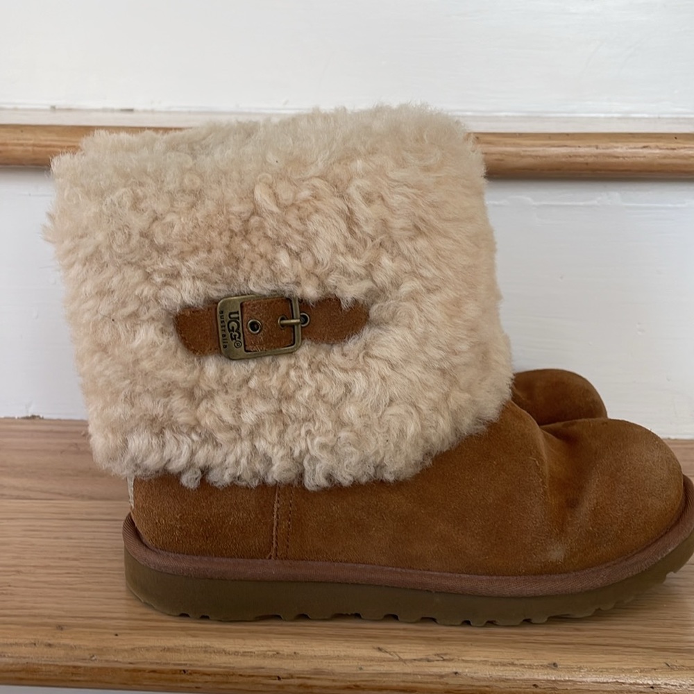 UGG Boot - Picture 3 of 6